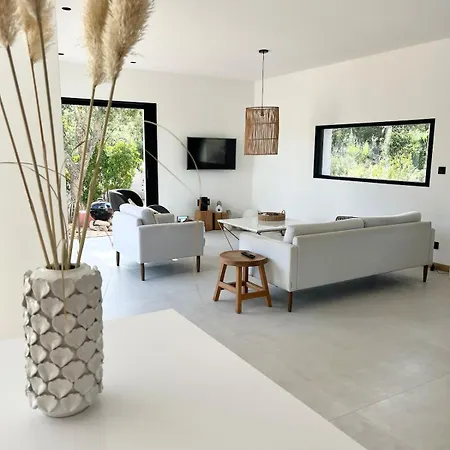New With Private Swimming Pool In *