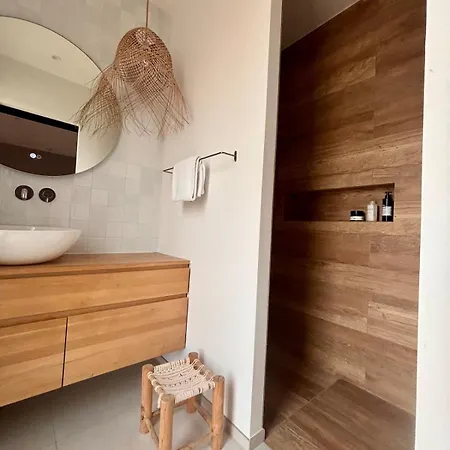 New With Private Swimming Pool In *